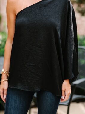 Asymmetric One-Shoulder Black Blouse